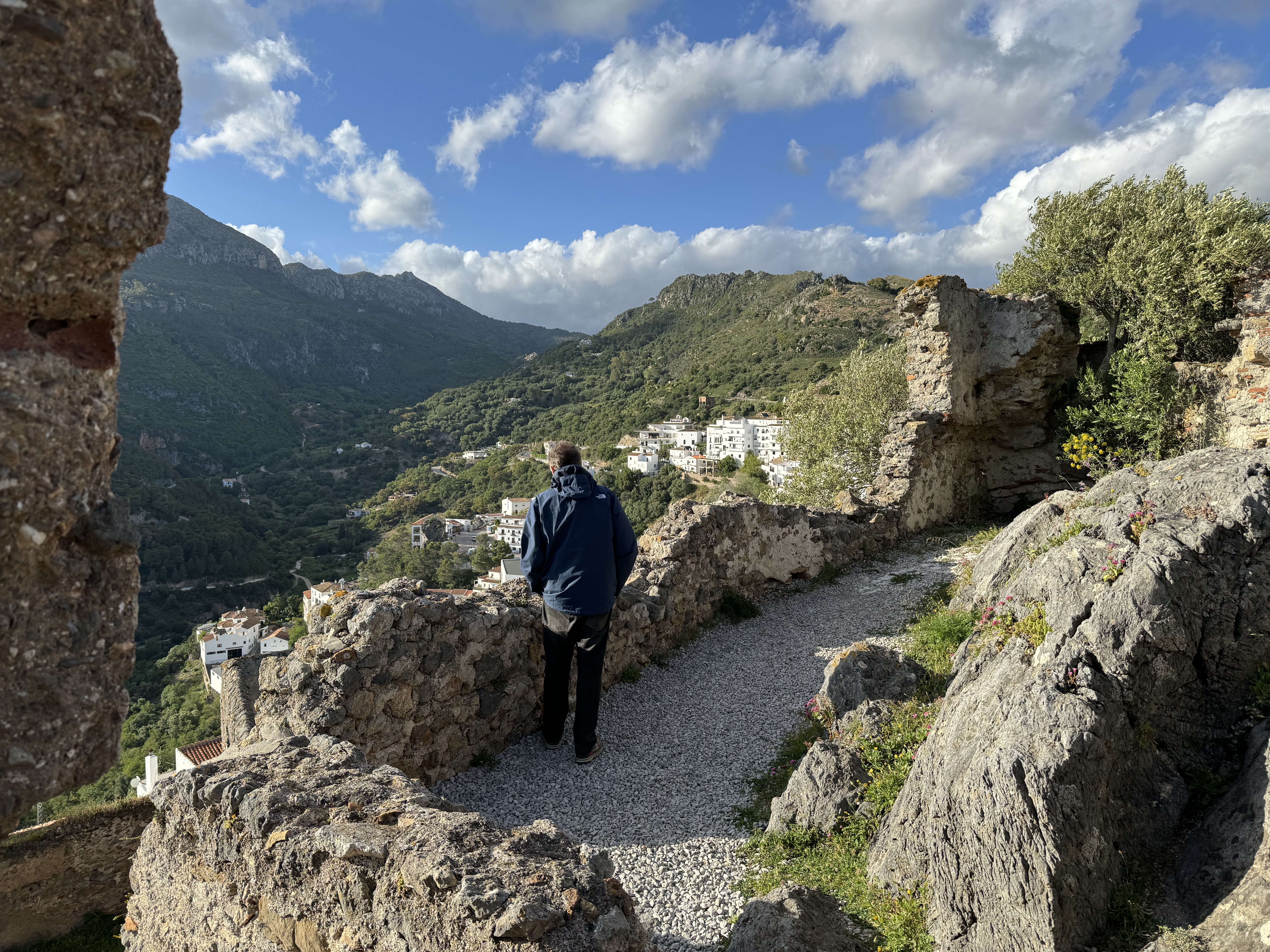 Paseos de Otoño: Hoy Casares Image